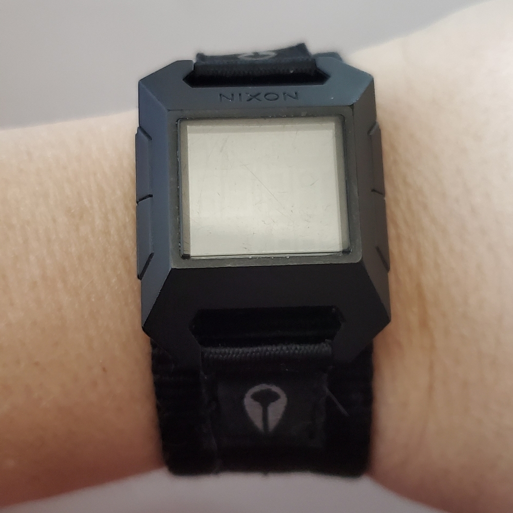 WOMENS Nixon "The Fidelity" 100M chronograph watch